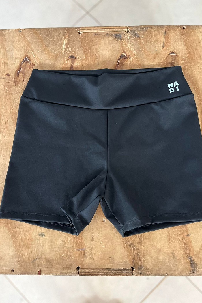 shorts basic curto preto