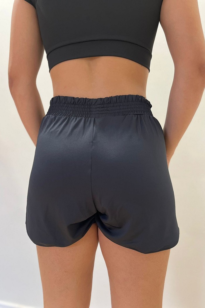 shorts duplo com bolso preto