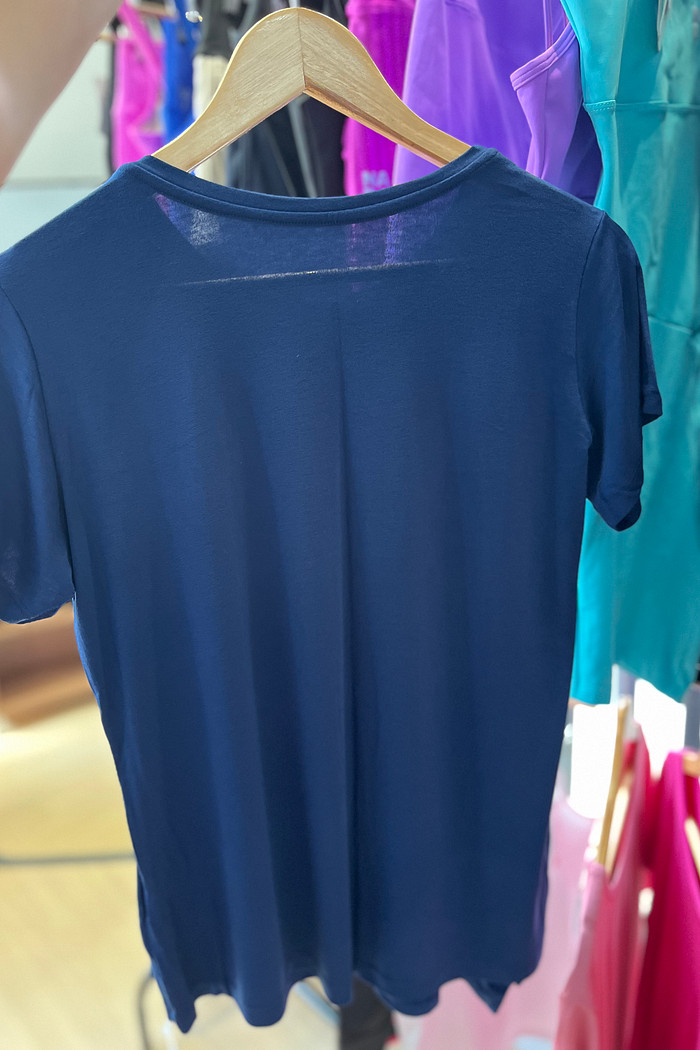 blusa assimétrica azul marinho