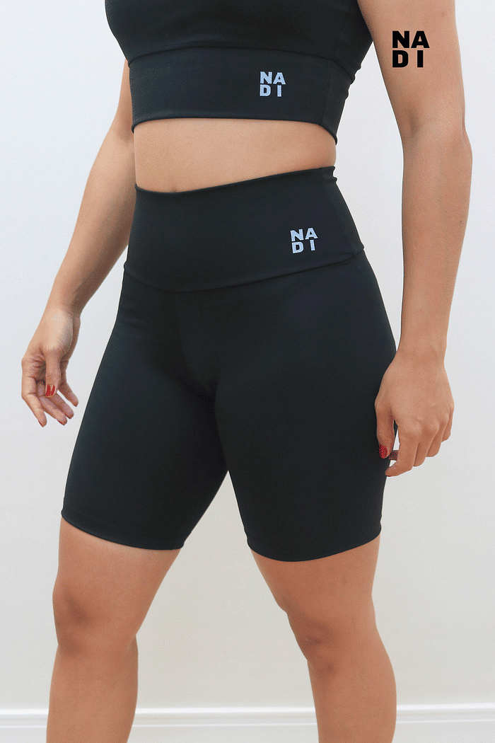 bermuda com bolso lateral preta