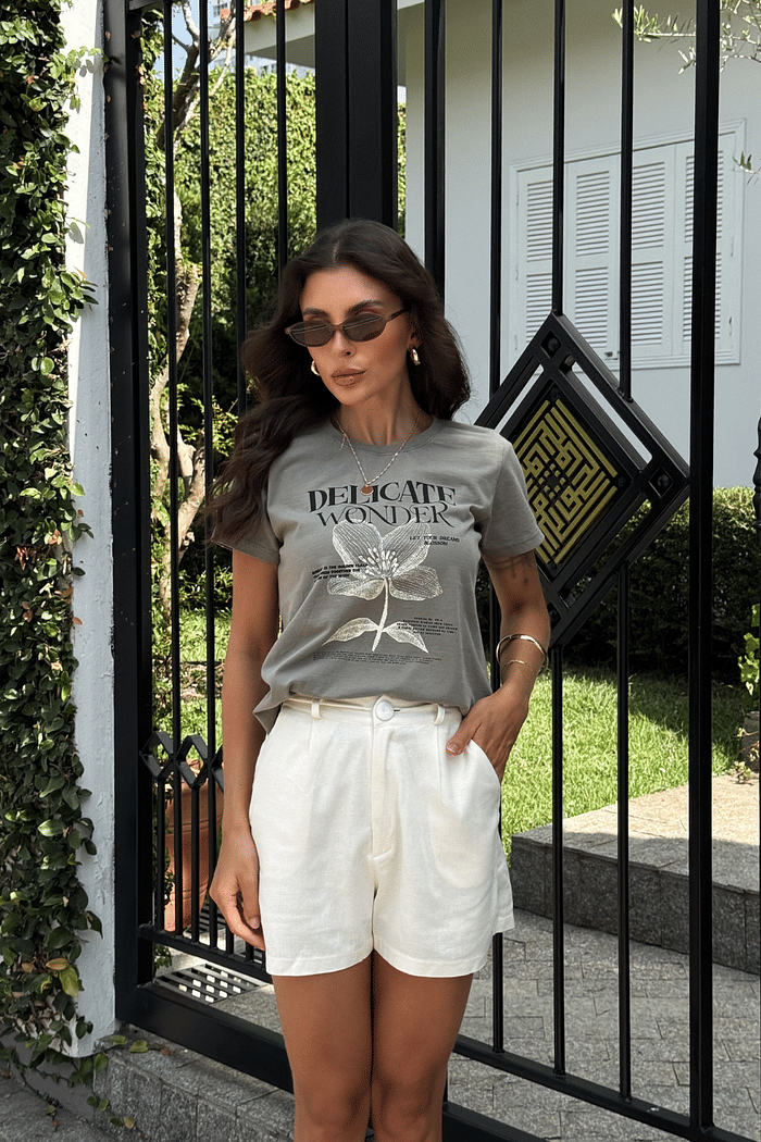 T-SHIRT  _  DELICATE [DETALHES EM PEDRARIA]