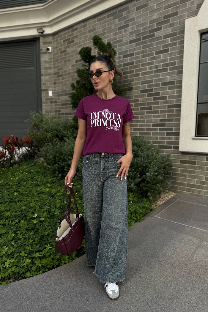 T SHIRT _  I'M NOT PRINCESS