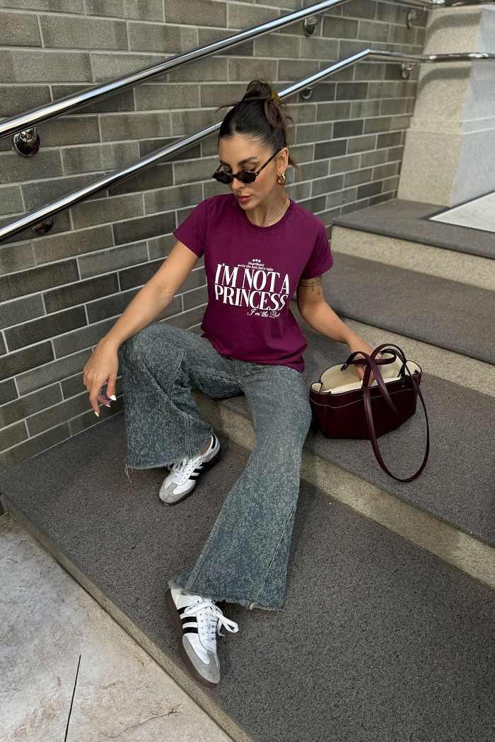 T SHIRT _  I'M NOT PRINCESS