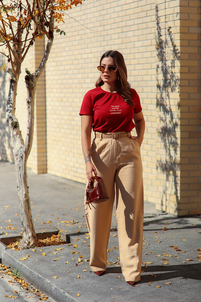 T SHIRT  _  THE GOAL IS TO BE   _  CEREJA