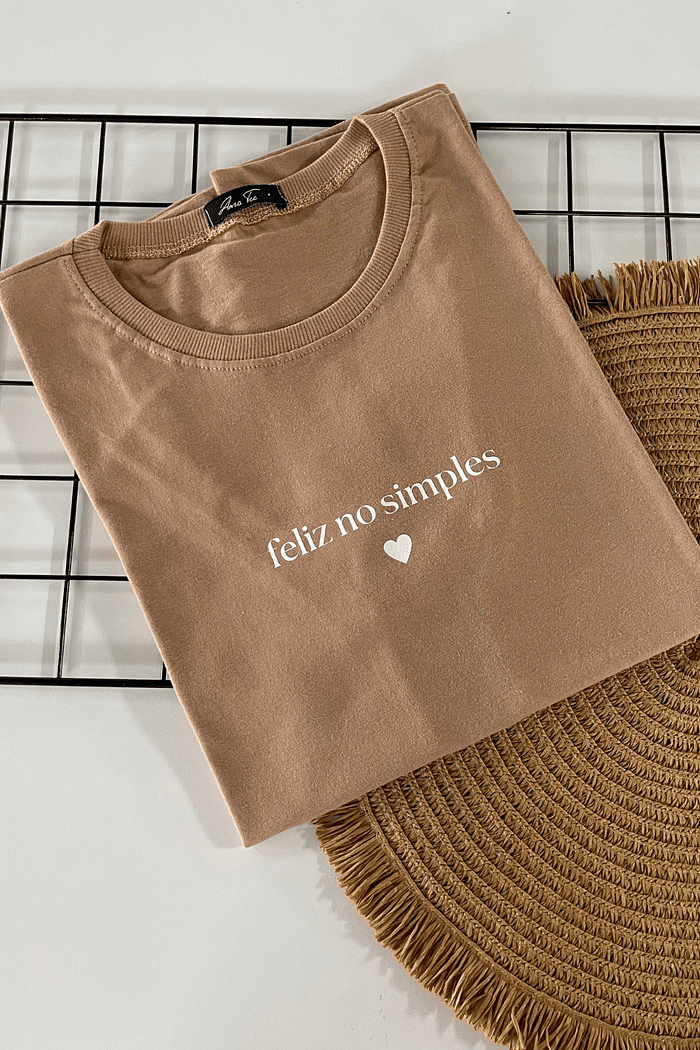 T-SHIRT  _  FELIZ NO SIMPLES