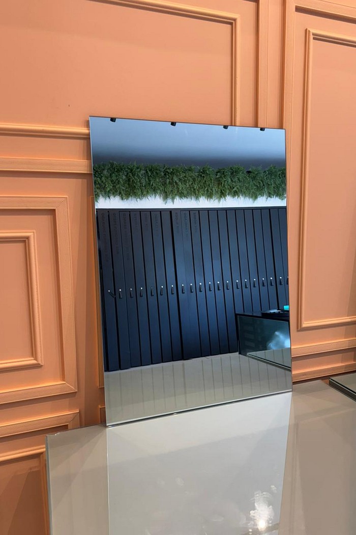 ESPELHO PRATA RETANGULAR | 54CM X 75CM | JÁ ACOMPANHA 4 BOTÕES FRANCESES - PEÇA COM PEQUENAS AVARIAS