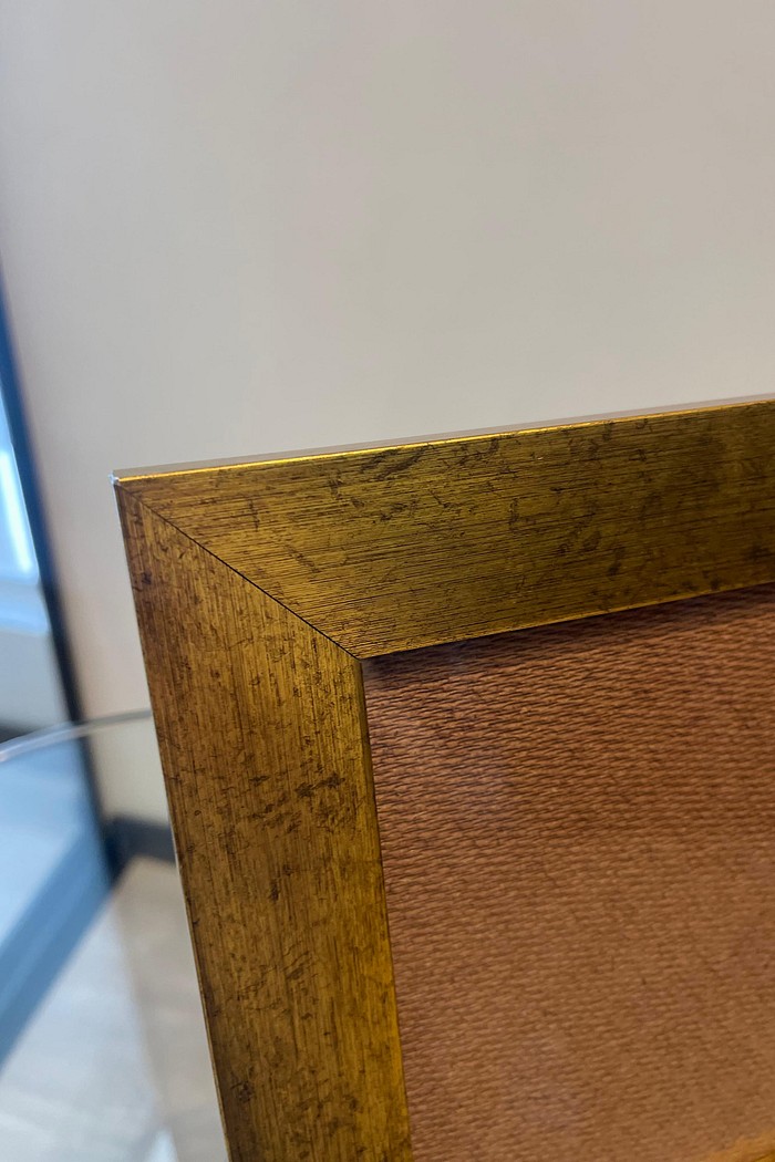 MOLDURA DOURADA ENVELHECIDA - COM SUPORTE DE APOIO | 26,5cm X 20,5cm | VIDRO 2MM INCLUSO