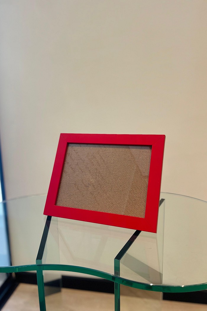 MOLDURA VERMELHA - COM SUPORTE DE APOIO | 23,5cm X 18,5cm | VIDRO 2MM INCLUSO