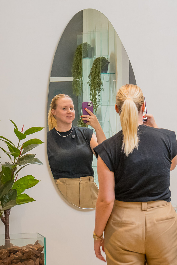 ESPELHO ORGÂNICO  NAYARA | 1.35X60CM | COM SUPORTE MÃO AMIGA