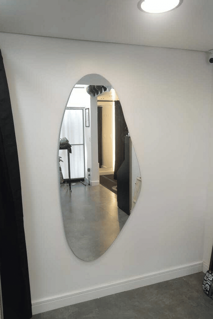 ESPELHO ORGÂNICO AMÁLIA | 1.54X74CM | COM SUPORTE MÃO AMIGA