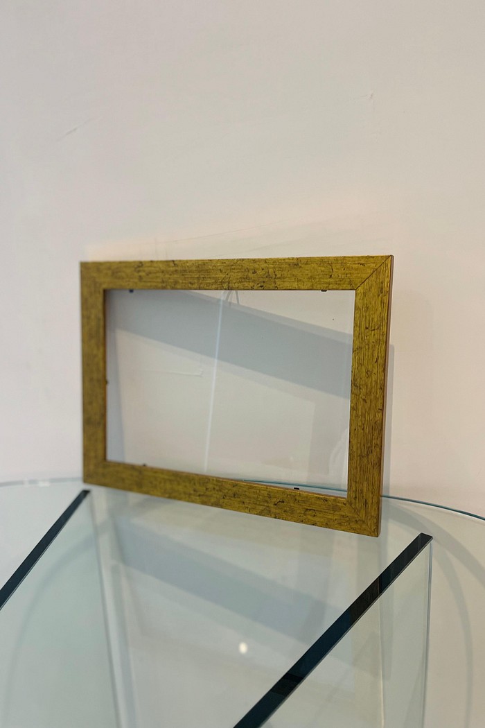 MOLDURA DOURADA - COM SUPORTE GANCHO | 25,5cm x 19cm | VIDRO 2MM INCLUSO