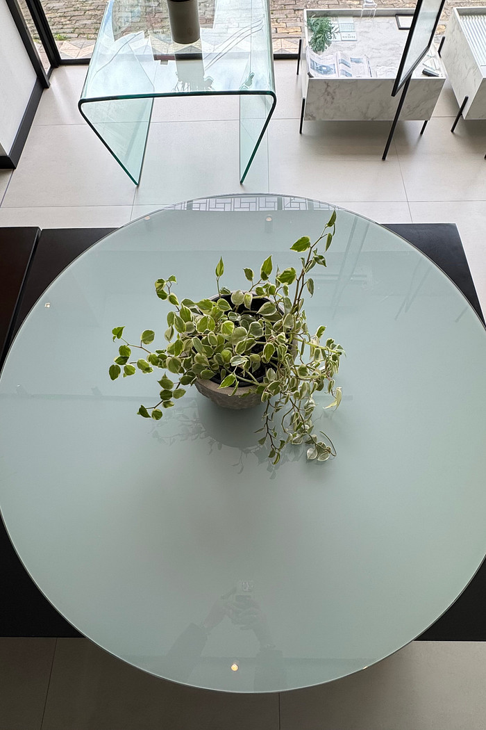 TAMPO DE MESA - VIDRO TEMPERADO COMUM 8MM - PINTADO DE CINZA - 1200MM DE DIÂMETRO - PEQUENAS AVARIAS