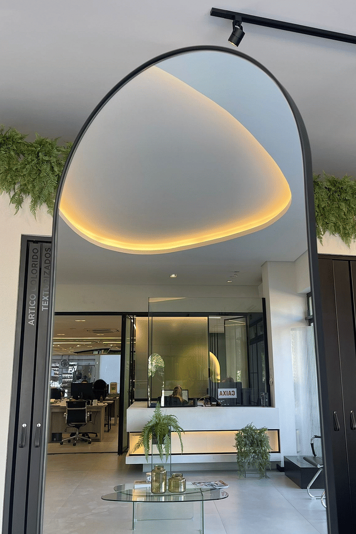 ESPELHO OVAL BASE RETA - MOLDURA DE METALON PRETA E SUPORTE COM RODINHAS | 190CM X 60CM | PEQUENAS AVARIAS