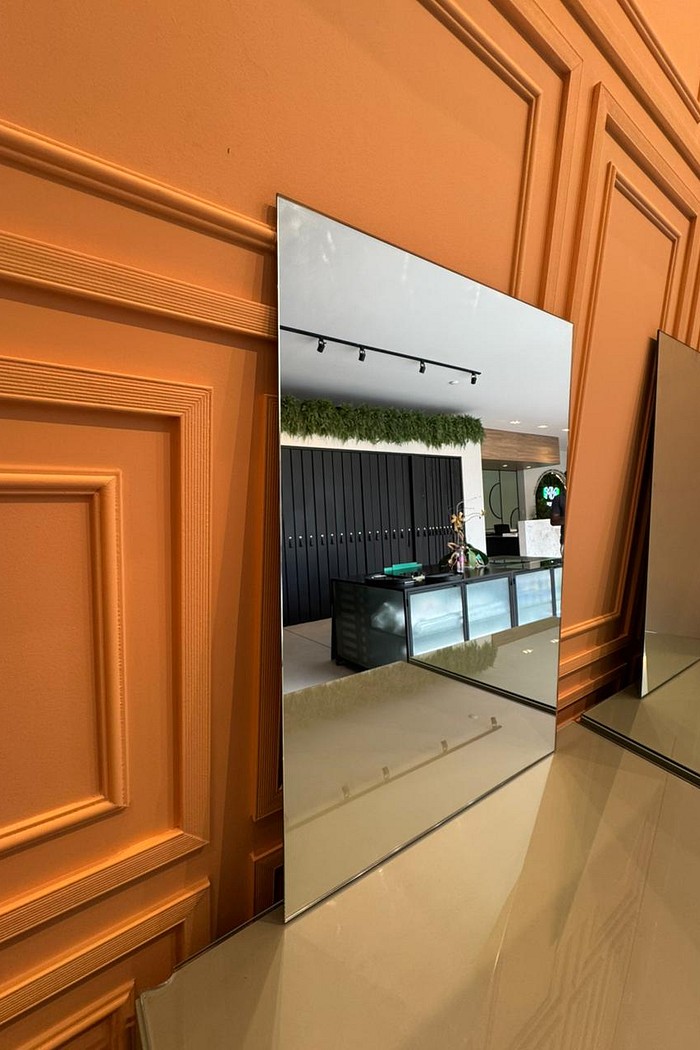 ESPELHO PRATA RETANGULAR | 54CM X 75CM | JÁ ACOMPANHA 4 BOTÕES FRANCESES - PEÇA COM PEQUENAS AVARIAS