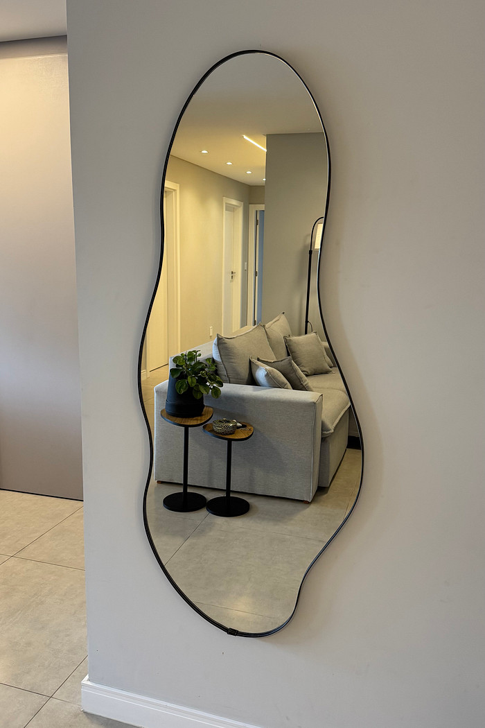 ESPELHO ORGÂNICO ECLIPSE | 1500mmX620mm | COM SUPORTE MÃO AMIGA - MOLDURA EM TECIDO SINTÉTICO PRETO