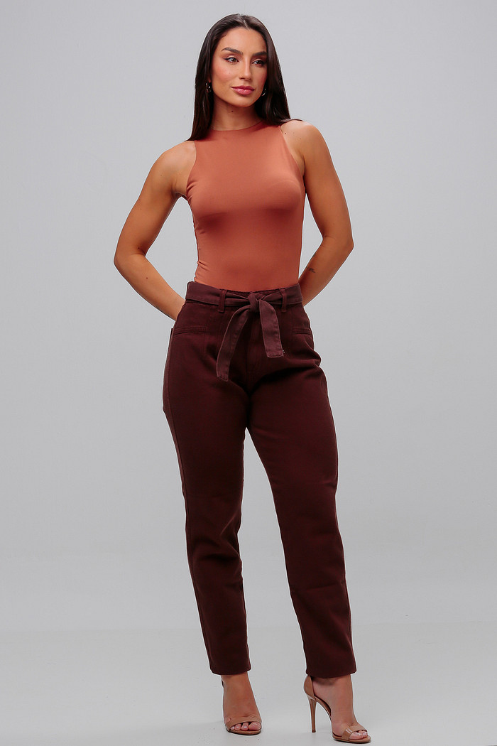 Calça Jeans Mom Feminina Com Cinto Marrom 25563