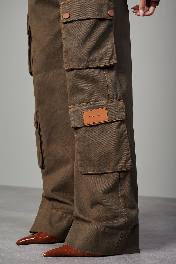 CALÇA SARJA WIDE LEG COM BOLSOS