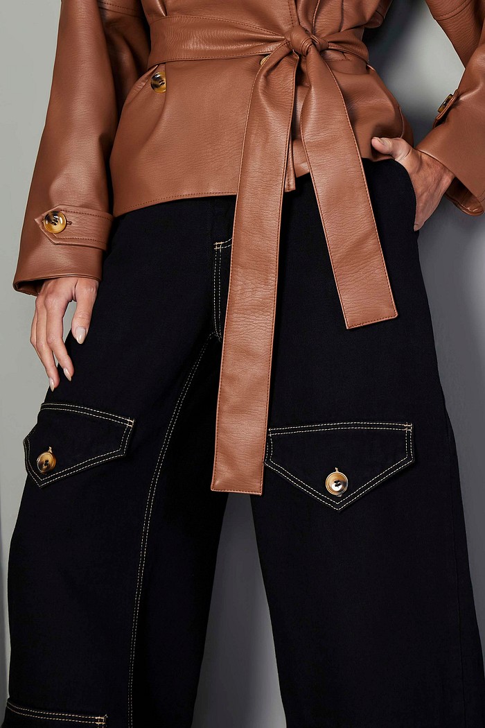 CALÇA JEANS RETA DETALHE BOTÕES