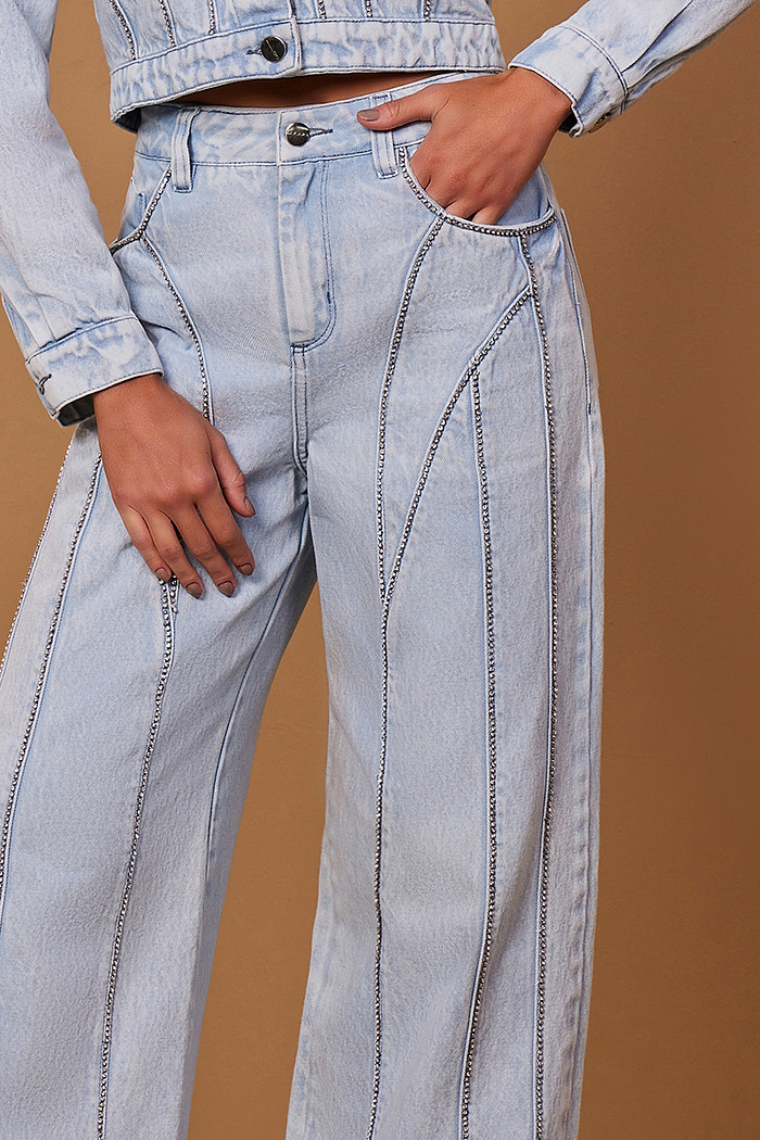CALÇA JEANS WIDE LEG COM BORDADO