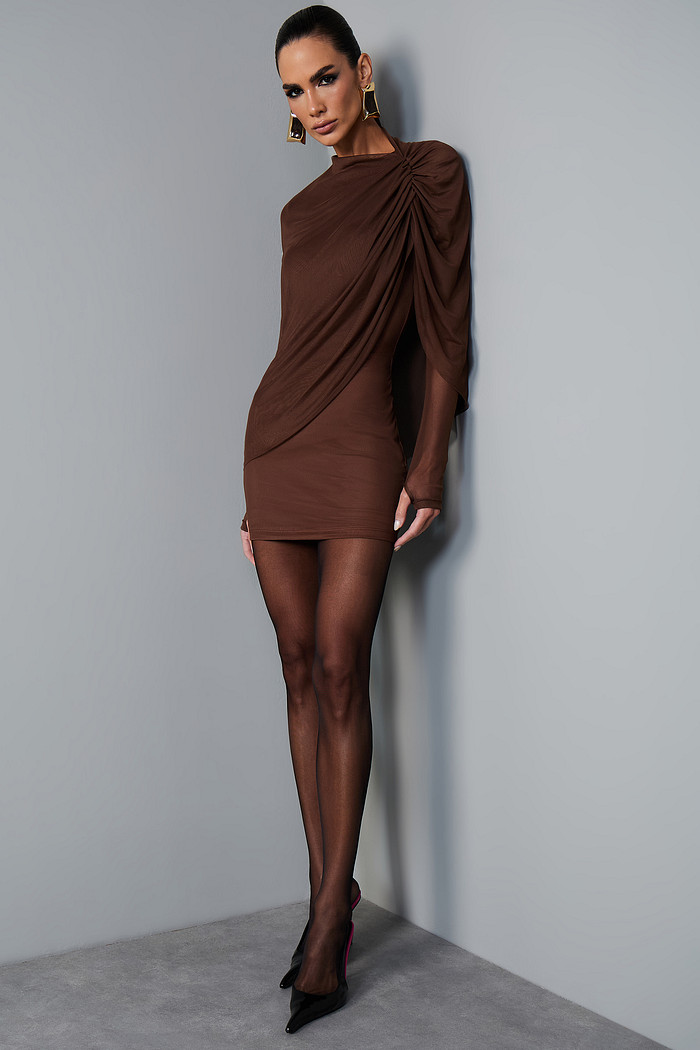 VESTIDO TULE CURTO COM DETALHE CAPA