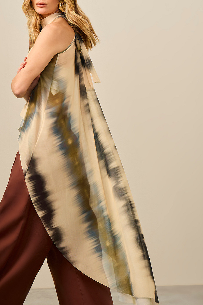 BLUSA FRENTE ÚNICA ESTAMPADA COM METAL