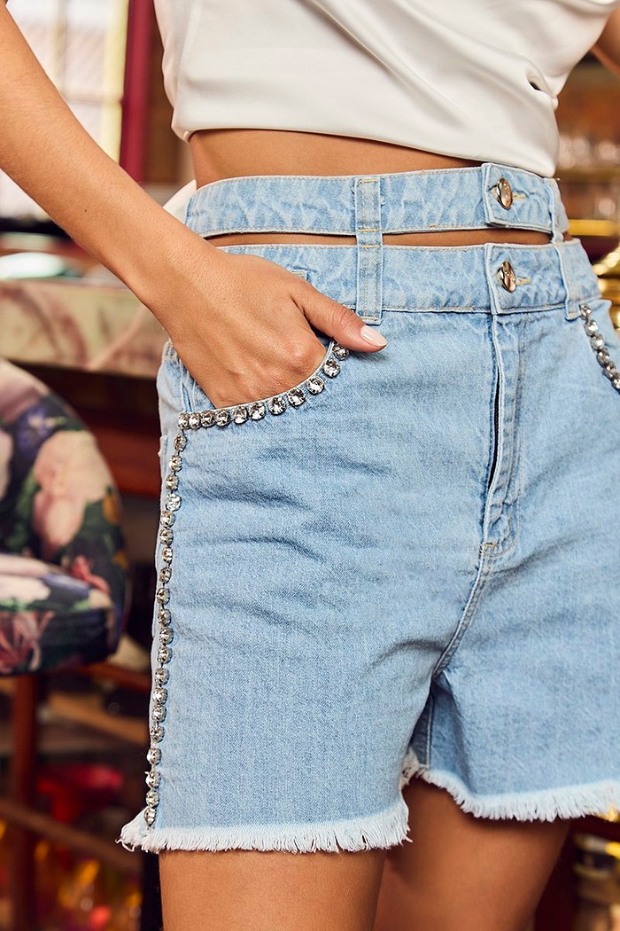 Shorts Jeans Curto Com Dois Cos Bordado