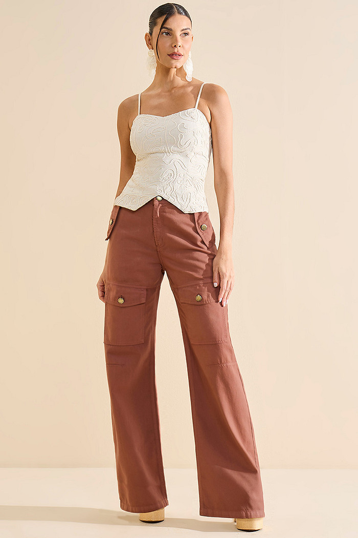 CALÇA SARJA COM DETALHE BOLSOS