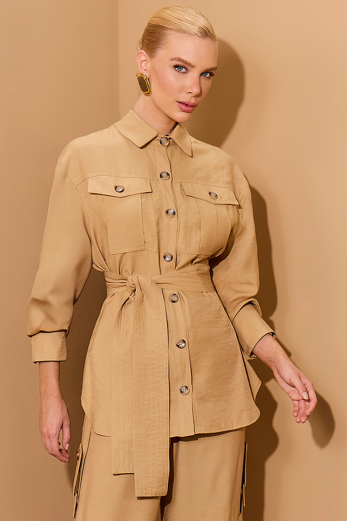 CAMISA MANGA LONGA ALFAIATARIA COM FAIXA