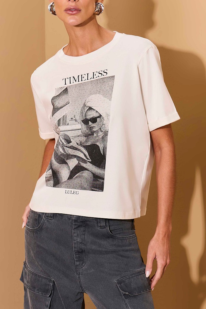 T-SHIRT COM ESTAMPA E TERMOCOLANTE