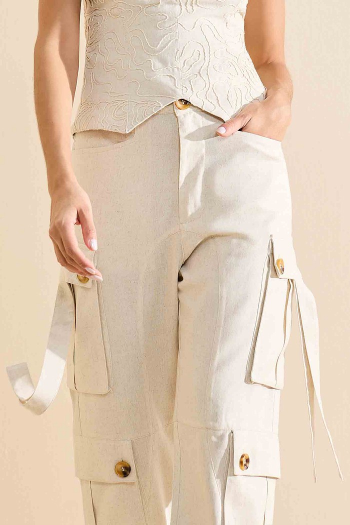 CALÇA LINHO DETALHE BOTÕES E FAIXA