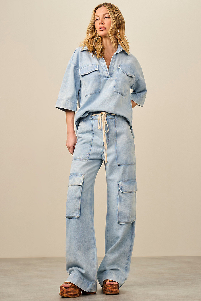 CALÇA JEANS WIDE LEG COM CORDÃO