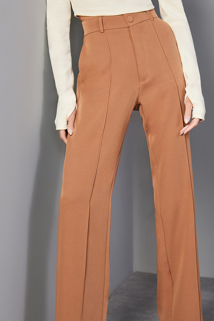 CALÇA ALFAIATARIA BETSY COM NERVURAS