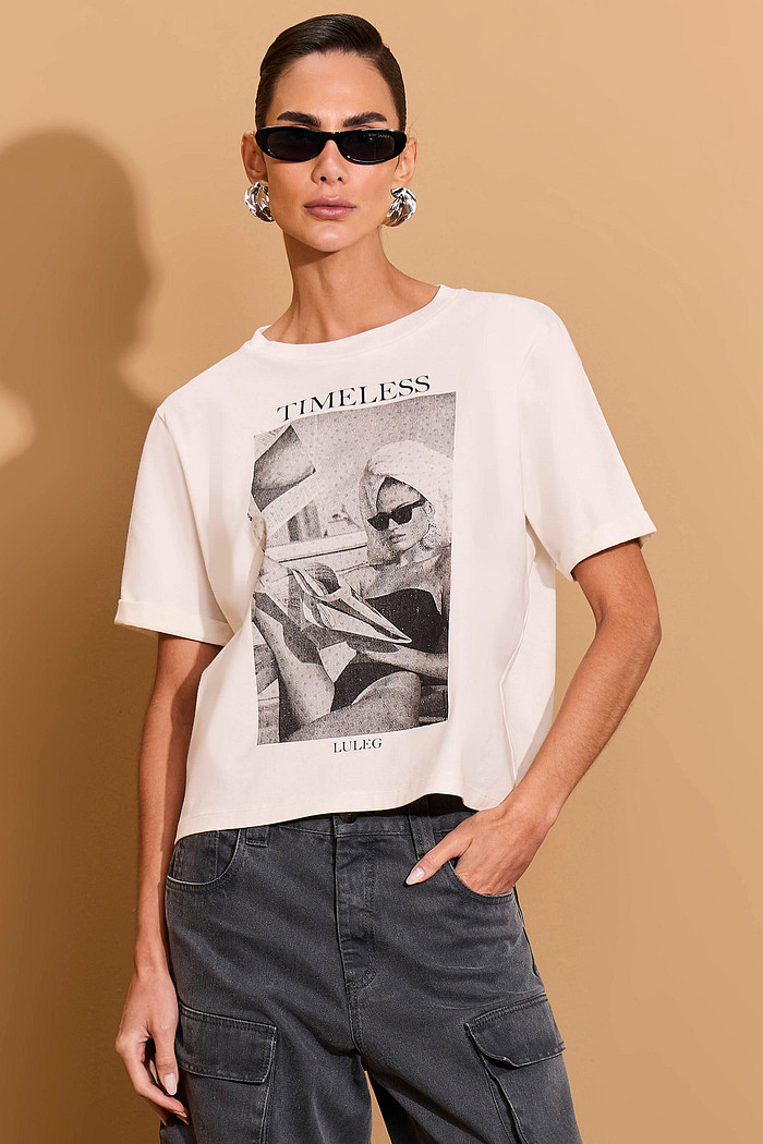 T-SHIRT COM ESTAMPA E TERMOCOLANTE