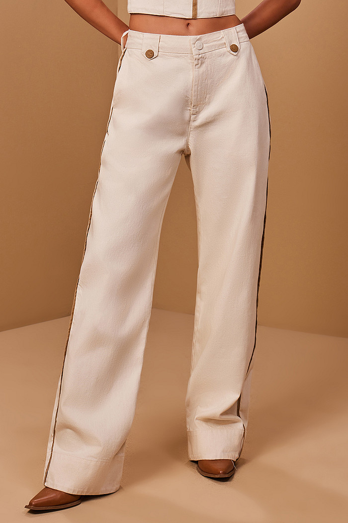 CALÇA SARJA COM DETALHES VIVOS