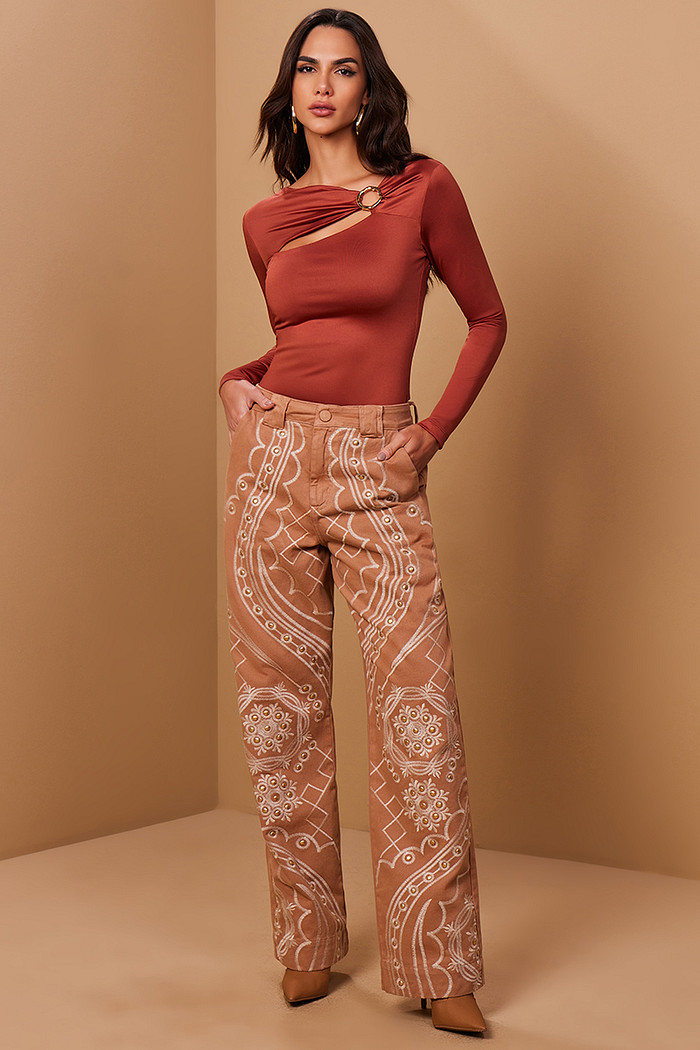 CALÇA SARJA RETA COM BORDADO