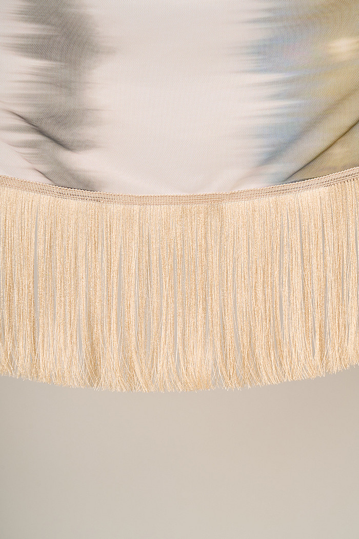 LENÇO ESTAMPADO EM TULE COM FRANJA