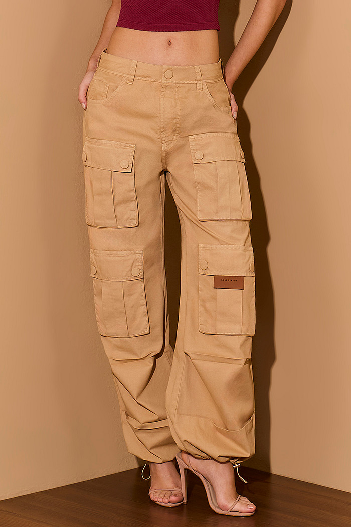 CALÇA SARJA PARACHUTE COM BOLSOS