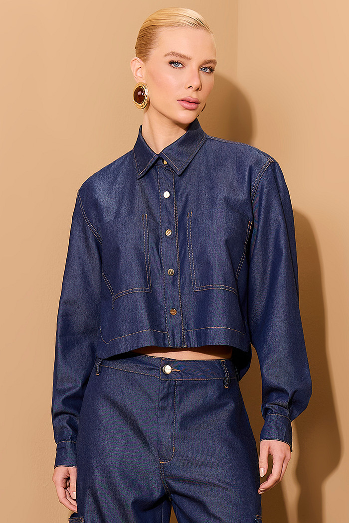 CAMISA JEANS CURTA COM BOLSOS
