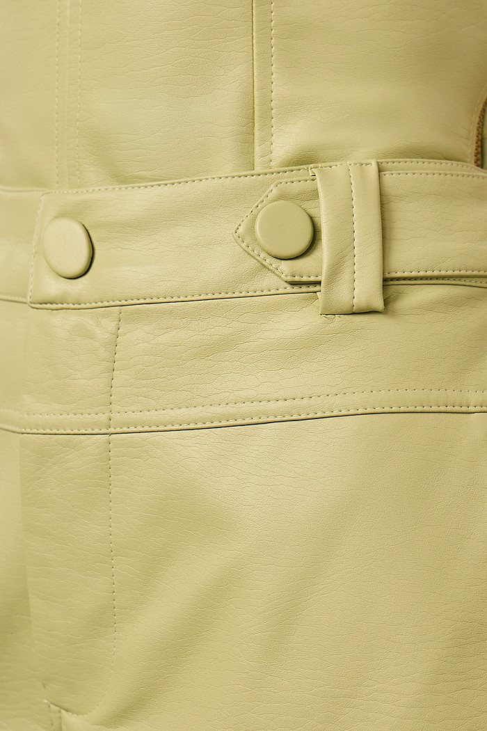 SHORTS LEATHER FAKE DETALHE BOTÕES