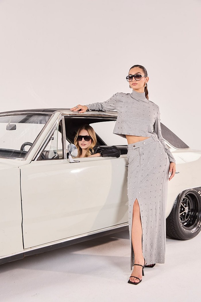 Saia Midi Com Fenda E Bordado