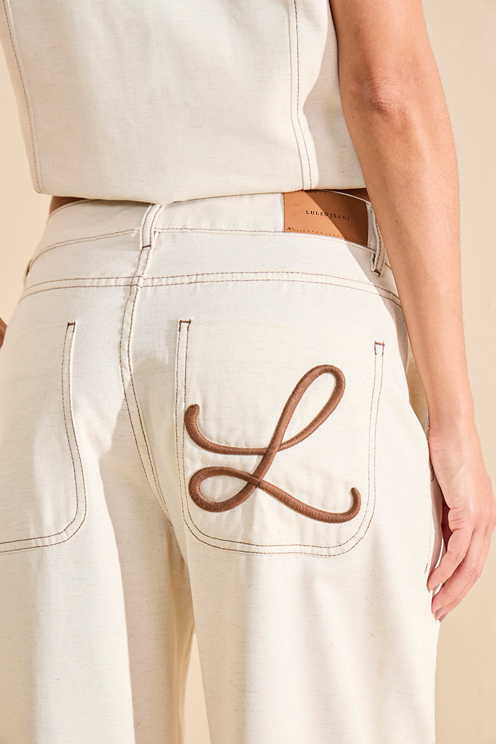 CALÇA SARJA BAGGY COM BORDADO