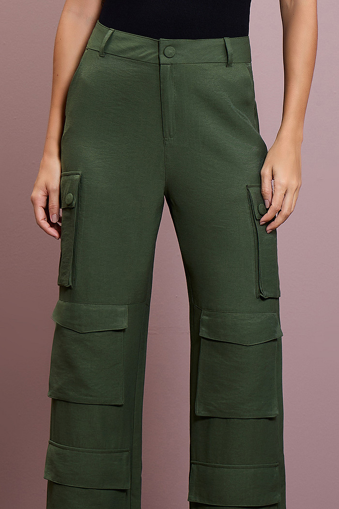 CALÇA RETA ALFAIATARIA COM BOLSOS CARGOS