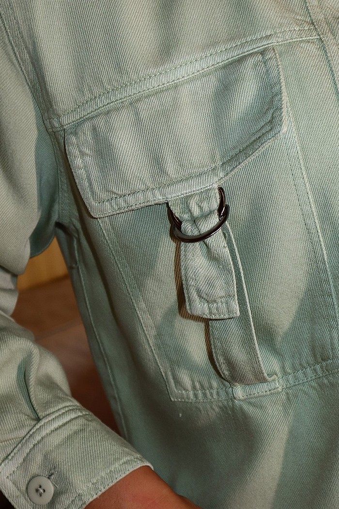 CAMISA SARJA BOLSOS FRONTAIS