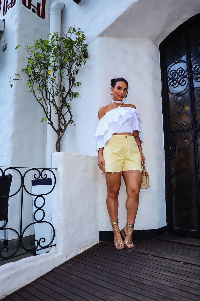 SHORTS SARJA COM RECORTES