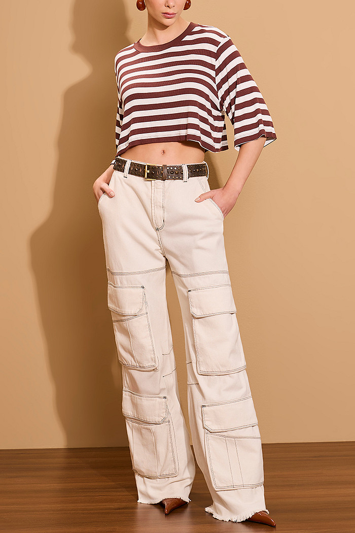 CALÇA SARJA WIDE LEG DETALHE BOLSOS