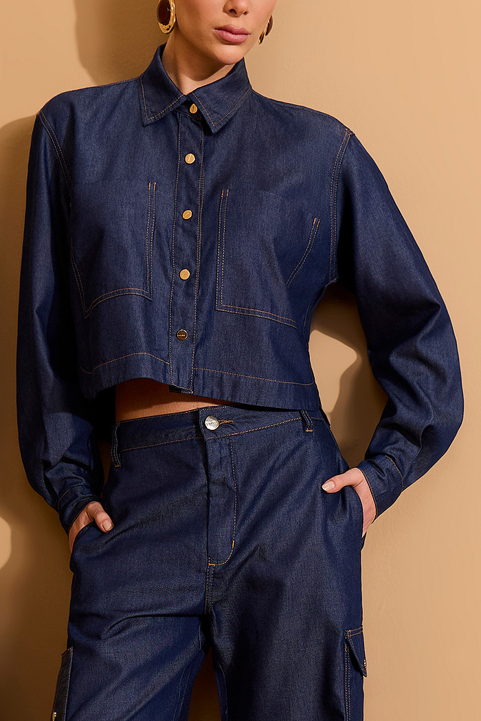 CAMISA JEANS CURTA COM BOLSOS