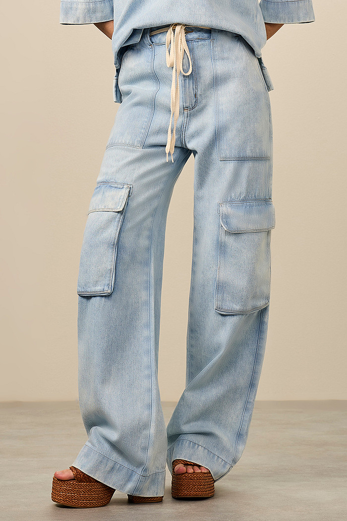 CALÇA JEANS WIDE LEG COM CORDÃO