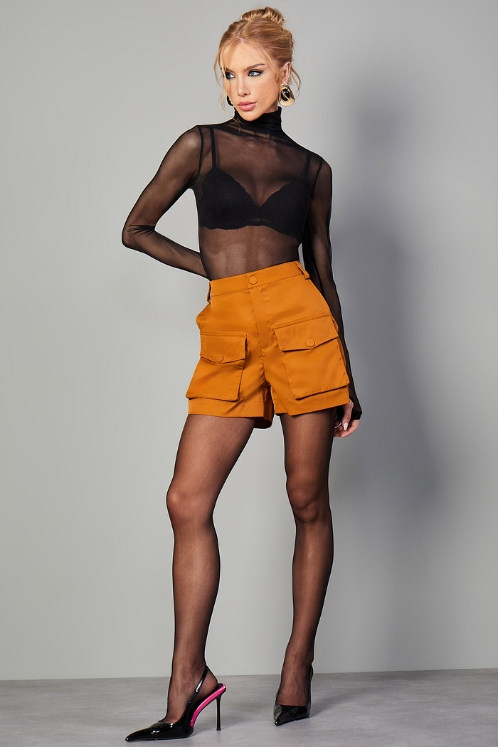 SHORTS COM DETALHE BOTÃO