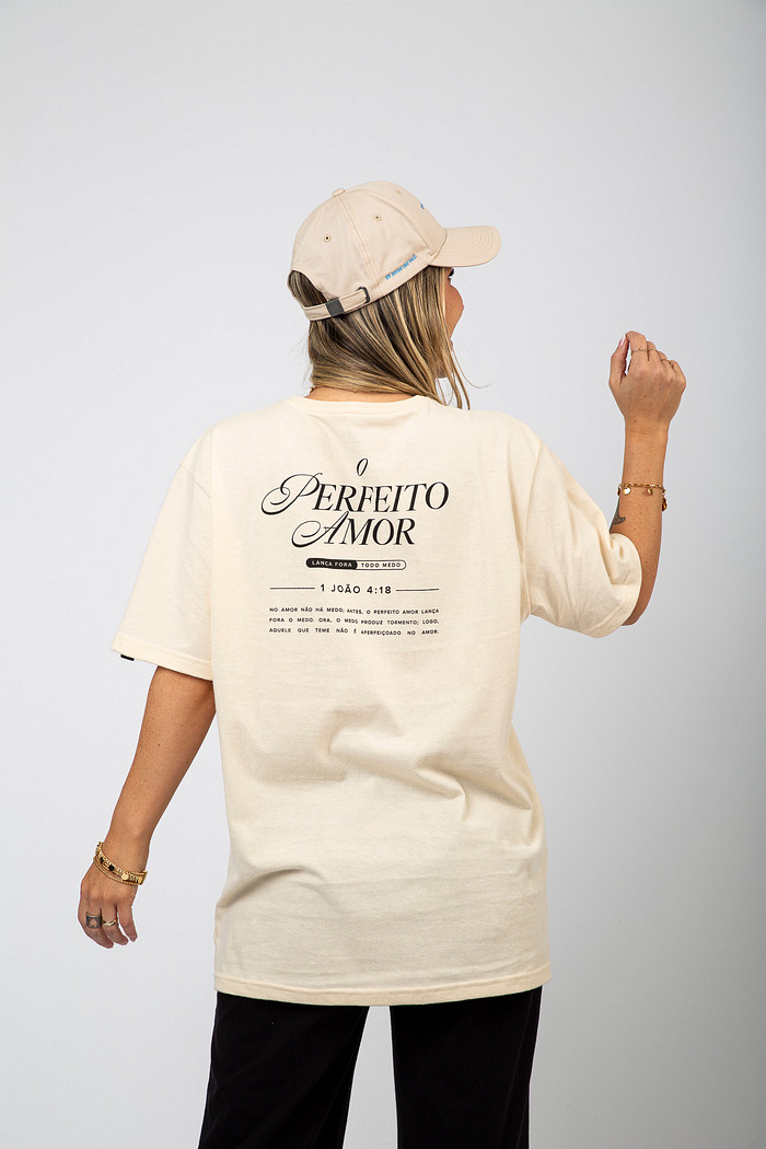 T-SHIRT PERFEITO AMOR OVERSIZED OFF WHITE