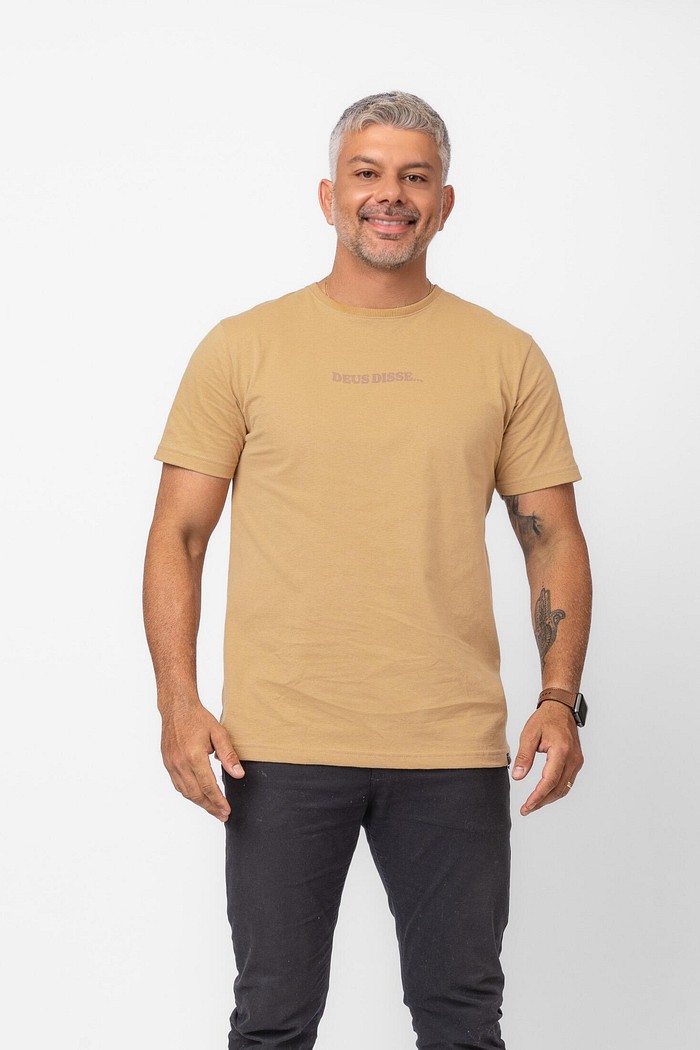 CAMISETA DEUS DISSE BEGE